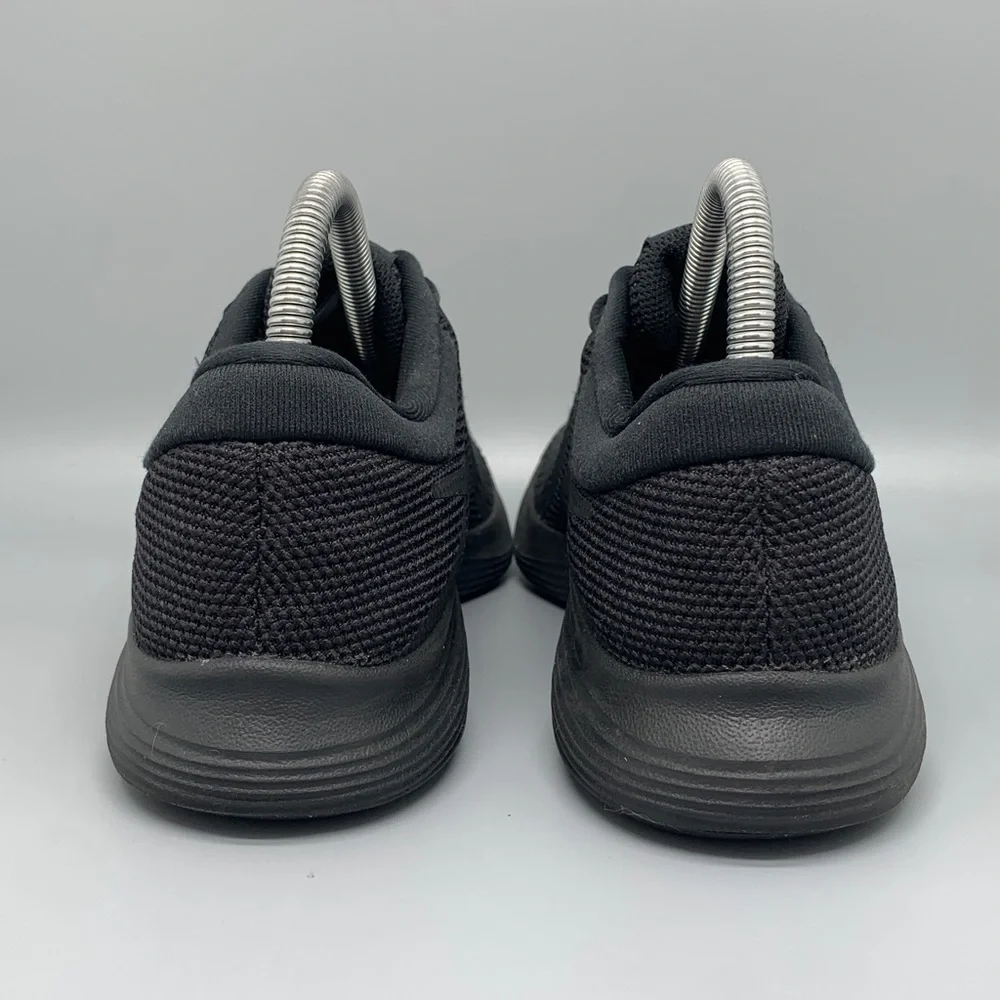 Nike Revolution 4 Black Running Shoes 943309-004 Youth 6Y Women's Sz 7.5‎